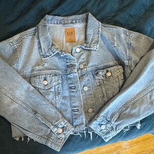 Women’s cropped Jean jacket.